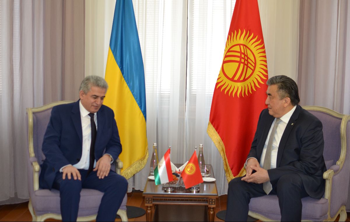 On December 22, 2020, Ambassador Extraordinary and Plenipotentiary of the Kyrgyz Republic in Ukraine Zh.Sharipov met with the newly appointed Ambassador Extraordinary and Plenipotentiary of the Republic of Tajikistan in Ukraine 
D.Nazrizoda.
