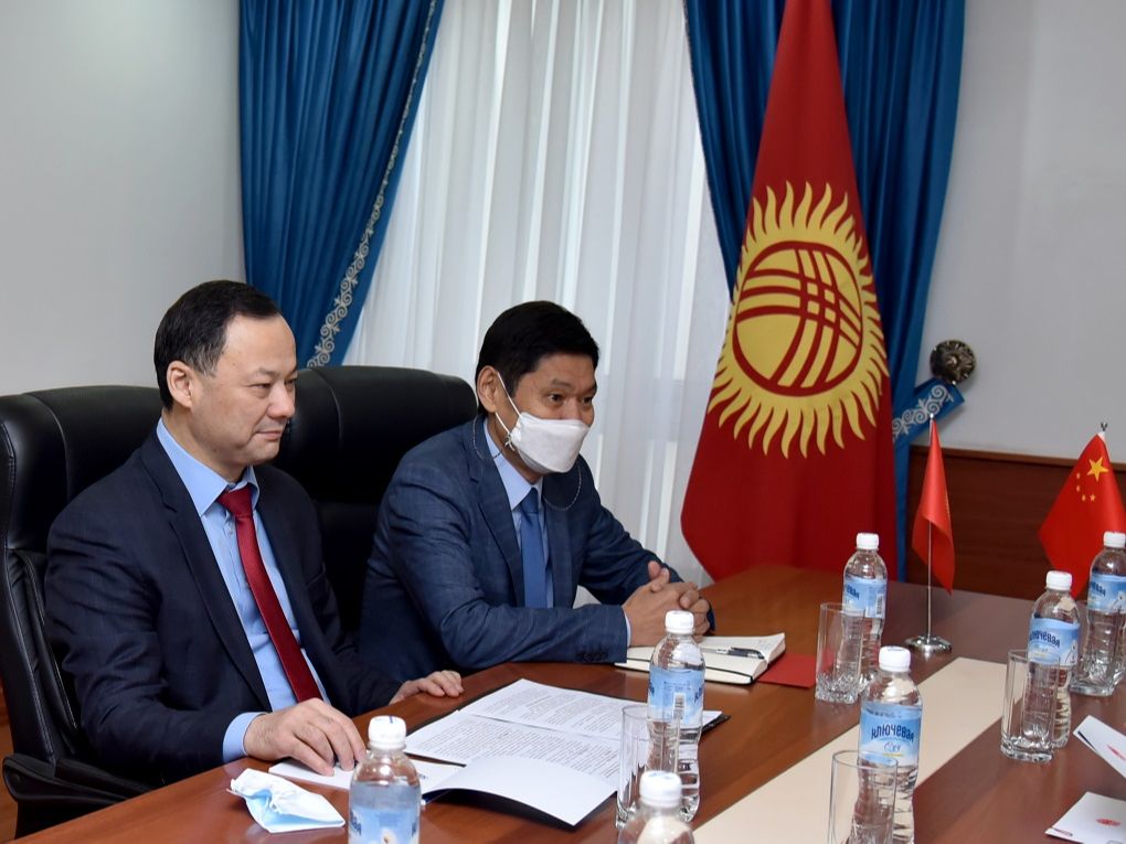 5 февраля т.г. Министр иностранных дел Кыргызской Республики Руслан Казакбаев принял Чрезвычайного и Полномочного Посла Китайской Народной Республики в Кыргызской Республике Ду Дэвэнь.