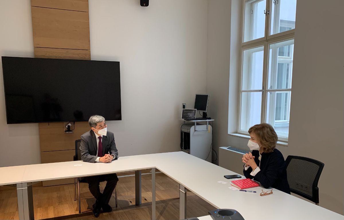17 февраля т.г. в Вене состоялась встреча Постоянного представителя КР при ОБСЕ, Посла Бакыта Джусупова с вновь назначенным Представителем ОБСЕ по вопросам свободы СМИ г-жой Тереза Рибейро.  