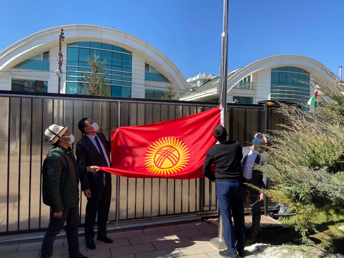 Büyükelçilik, Kırgız Cumhuriyeti Devlet Bayrak Günü'nü Kutladı