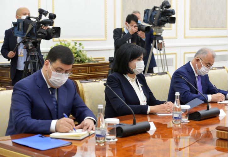 Президент Кыргызской Республики Садыр Жапаров, 12 марта, встретился со Спикером Законодательной палаты Олий Мажлиса Республики Узбекистан Нурдинжоном Исмоиловым.