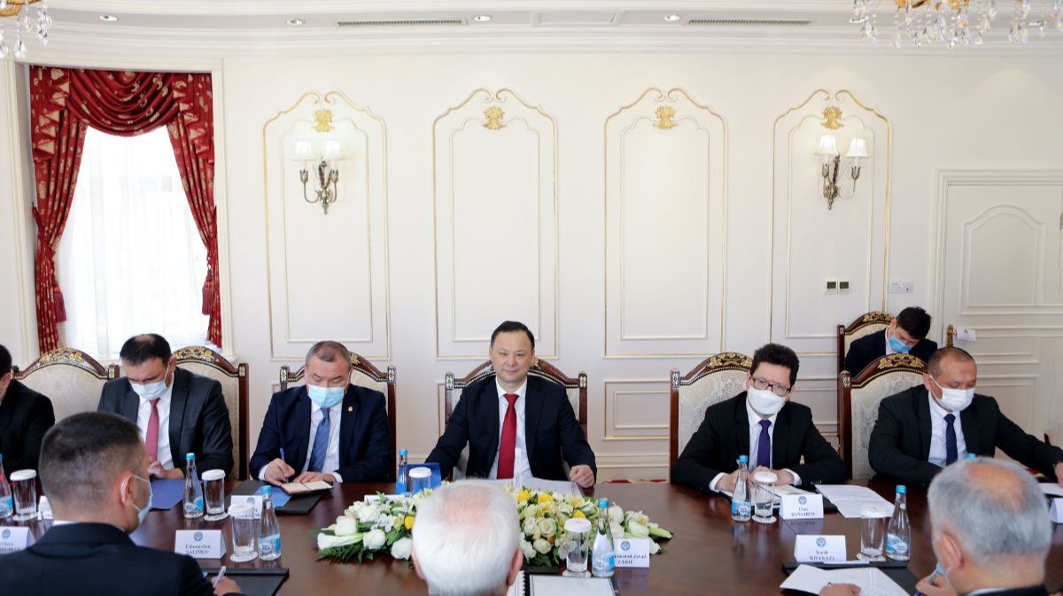    Президент Садыр Жапаров принял Министра иностранных дел Ирана Мохаммада Джавада Зарифа