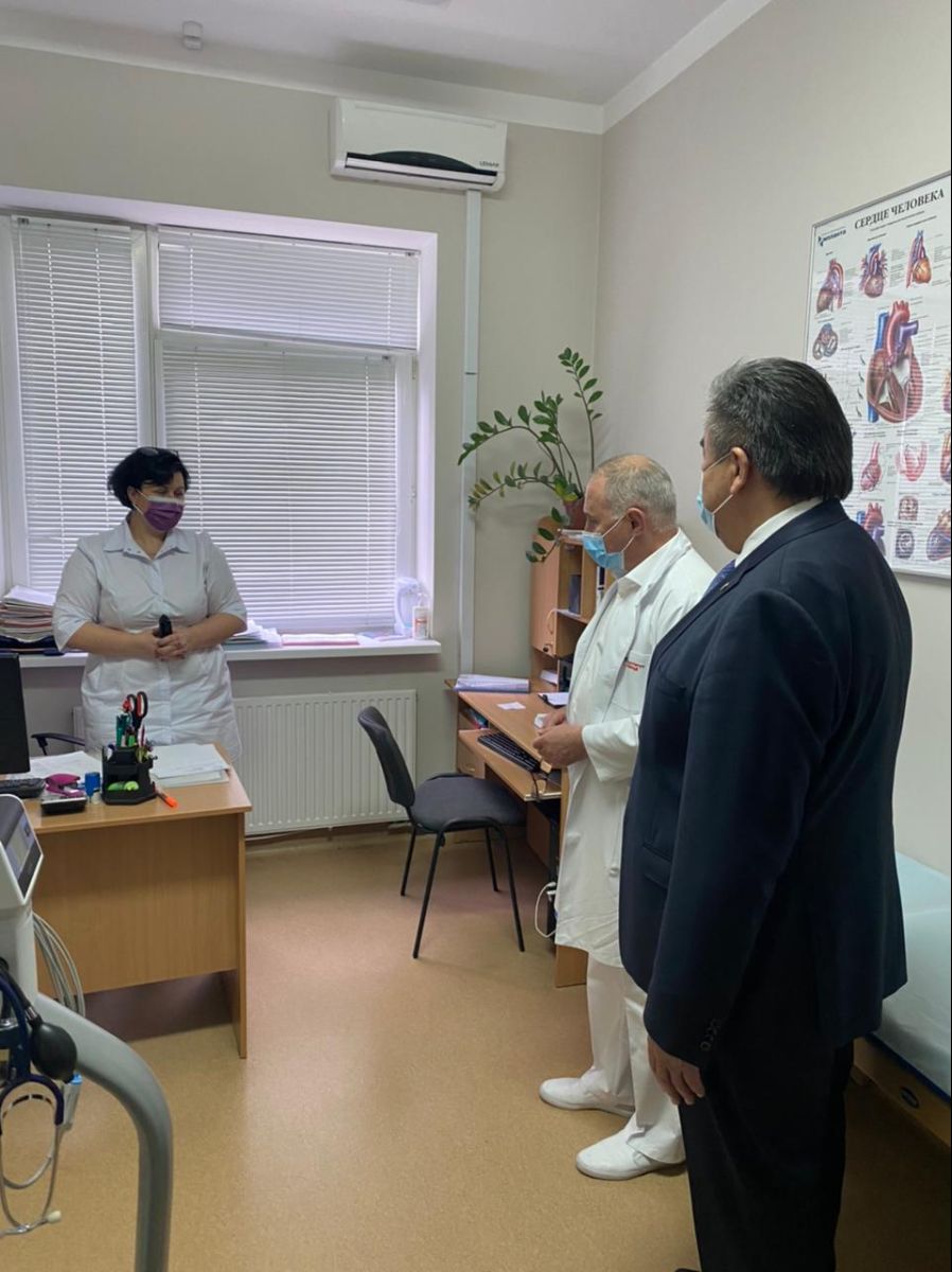 On April 20, 2021, Ambassador Extraordinary and Plenipotentiary of the Kyrgyz Republic to Ukraine Zhusupbek Sharipov visited a specialized clinic 