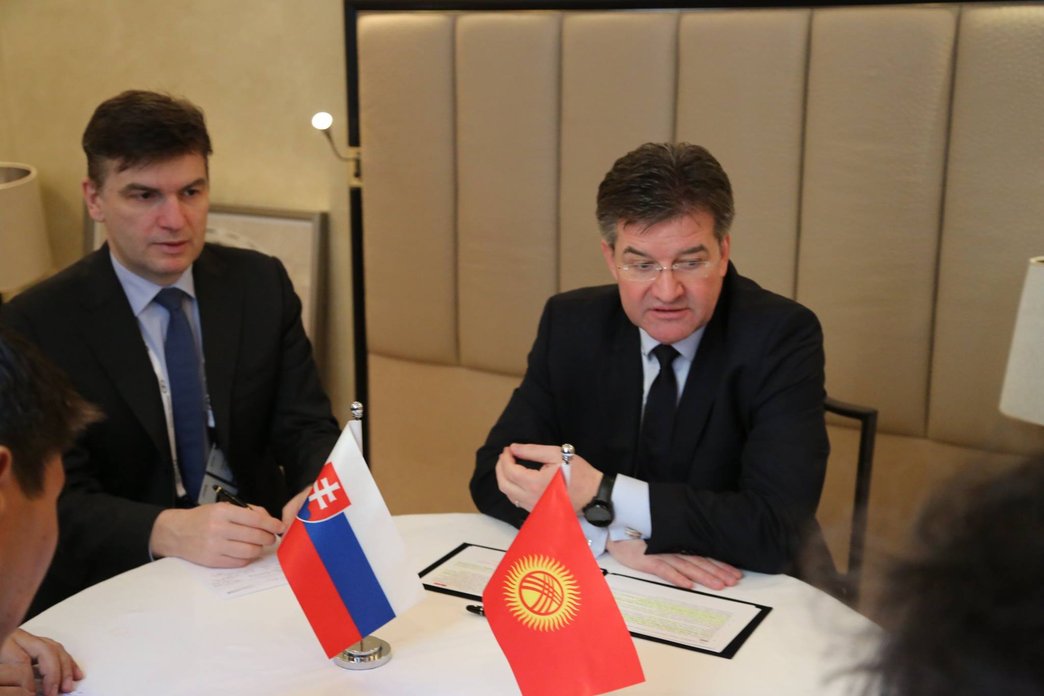 Министр Чингиз Айдарбеков пригласил господина Мирослава Лайчака в первом полугодии 2019 года посетить Кыргызстан с визитом.