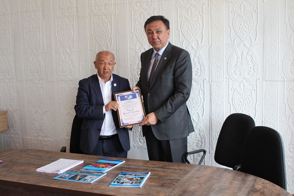Kırgızistan Cumhuriyeti Milli İlimler Akademisi ile Kırgızistan Ankara Büyükelçisi Cengiz Aytmatov'un doğumunun 90.yıldönümü münasebeti faaliyeti ile ilgili fikir alış verişinde bulundular.