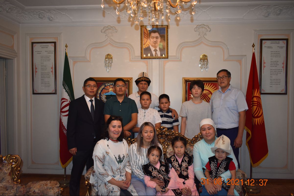 31 августа 2021 г. в честь 30-летия Независимости Кыргызской Республики, в городе Тегеран Исламской Республики Иран состоялась торжественная церемония поднятия Государственного флага Кыргызской Республики