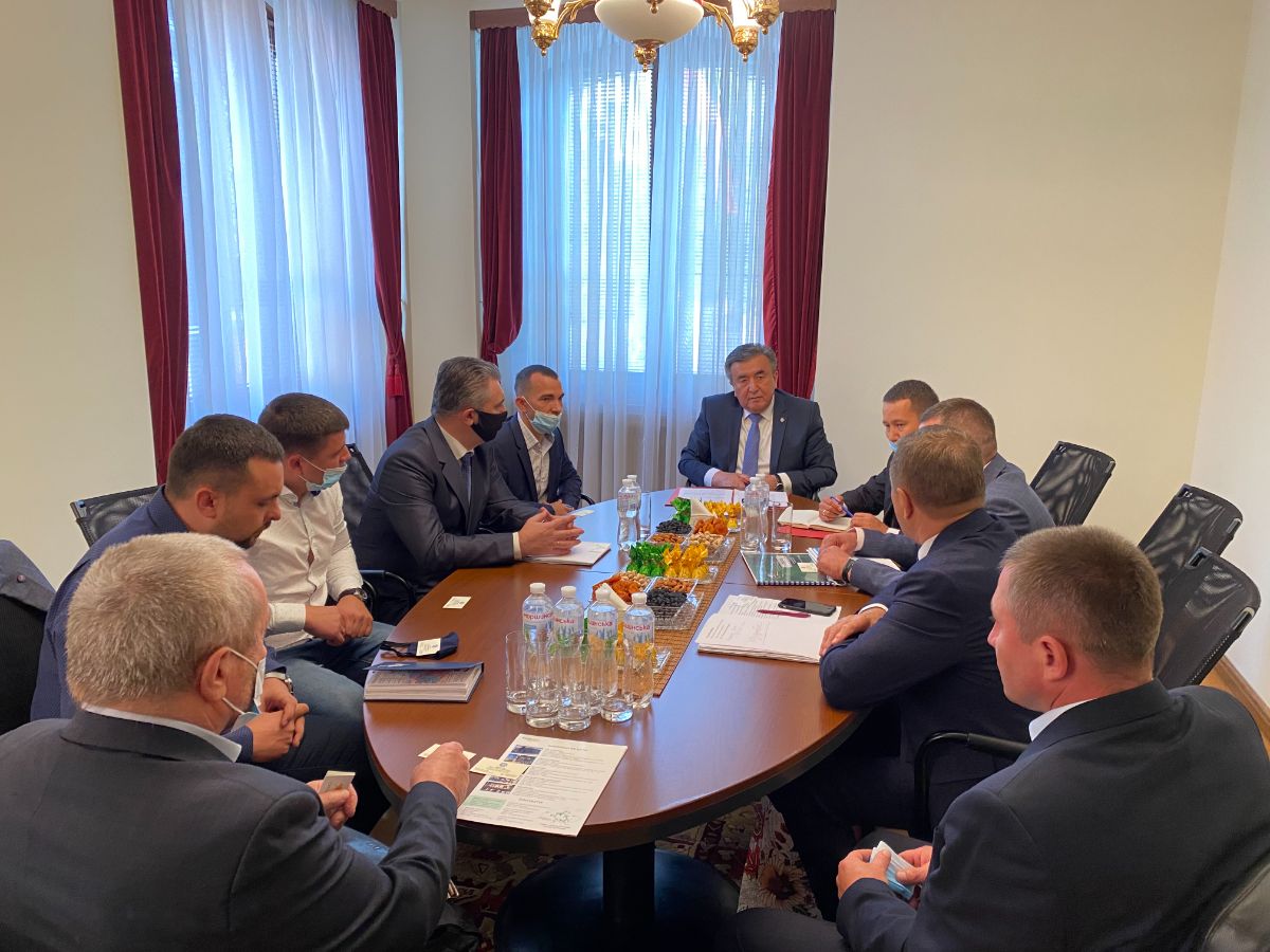 On September 14, 2021, Ambassador Extraordinary and Plenipotentiary of the Kyrgyz Republic to Ukraine Zh. Sharipov held a meeting with the Chairman of the Association “League of Machine Builders and Employers of Ukraine
V. Sachenko, and members of this Association, which includes more than 240 Ukrainian enterprises.