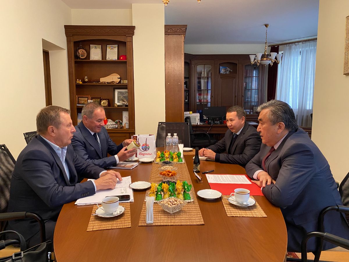 On September 21, 2021, Ambassador Extraordinary and Plenipotentiary of the Kyrgyz Republic to Ukraine Zhusupbek Sharipov held a meeting with a philanthropist and businessman, director of the Desnaland company specializing in the cultivation of flax and industrial hemp, Michel Tereshchenko.