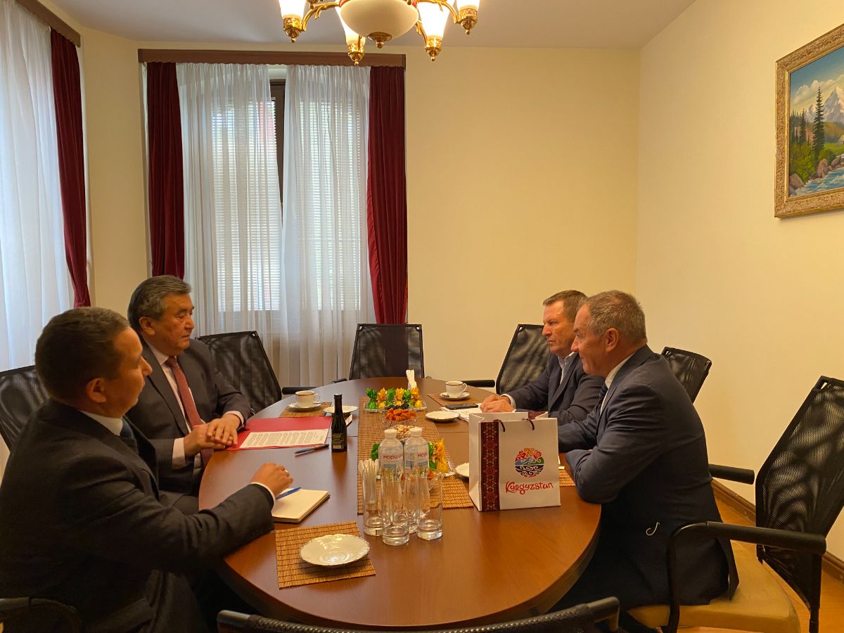 On September 21, 2021, Ambassador Extraordinary and Plenipotentiary of the Kyrgyz Republic to Ukraine Zhusupbek Sharipov held a meeting with a philanthropist and businessman, director of the Desnaland company specializing in the cultivation of flax and industrial hemp, Michel Tereshchenko.