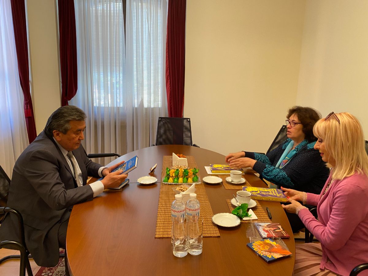 On October 7, 2021, the Ambassador Extraordinary and Plenipotentiary of the Kyrgyz Republic to Ukraine Zhusupbek Sharipov met with the singer, bandura player, People's Artist of Ukraine Svetlana Mirvada and the Head of the Public Organization “Great Council of Mothers of Ukraine” Valentina Kolechko.