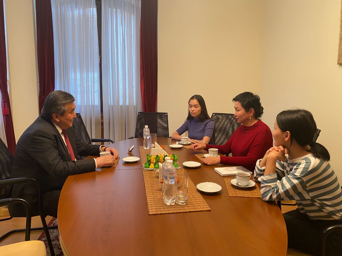 2021-жылдын 8-октябрында Кыргыз Республикасынын Украинадагы Атайын жана Ыйгарым укуктуу Элчиси Жусупбек Шарипов 
