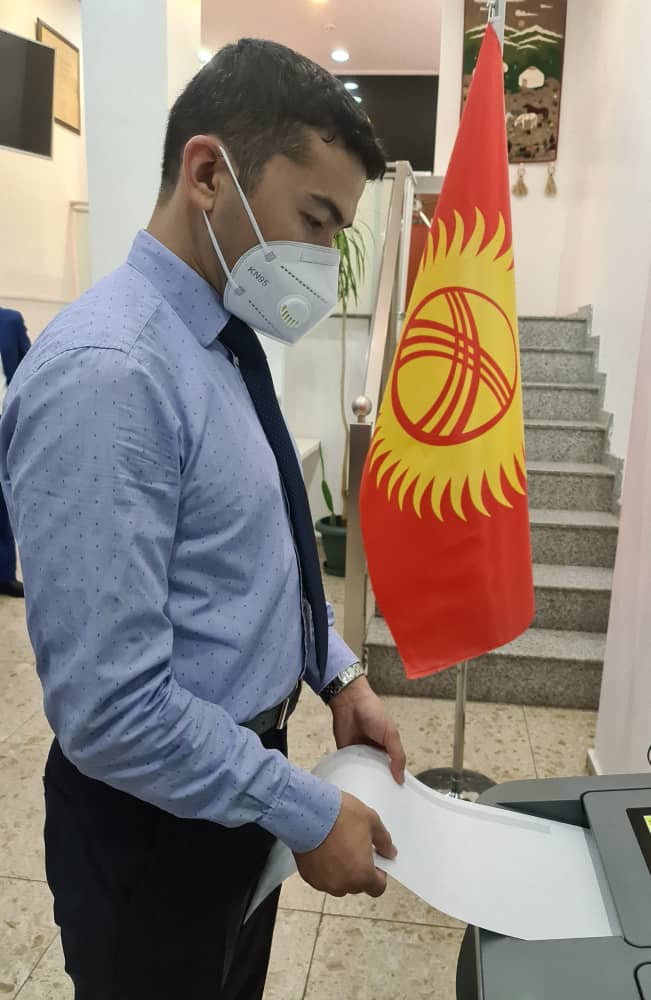 28 ноября 2021 г. в 08.00 ч. по местному времени, в Генеральном консульстве Кыргызской Республики в г.Стамбул был открыт избирательный участок №9035
