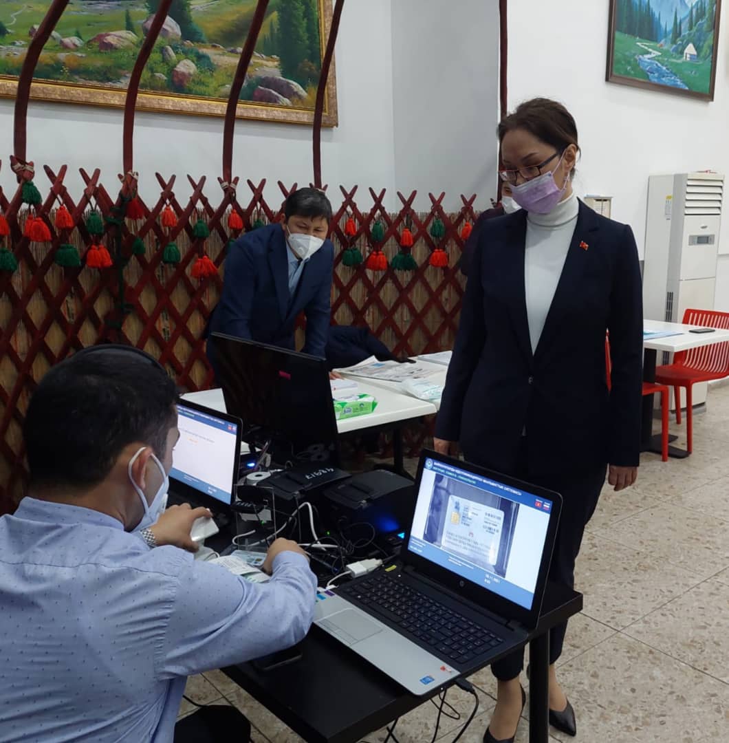 28 ноября 2021 г. в 08.00 ч. по местному времени, в Генеральном консульстве Кыргызской Республики в г.Стамбул был открыт избирательный участок №9035