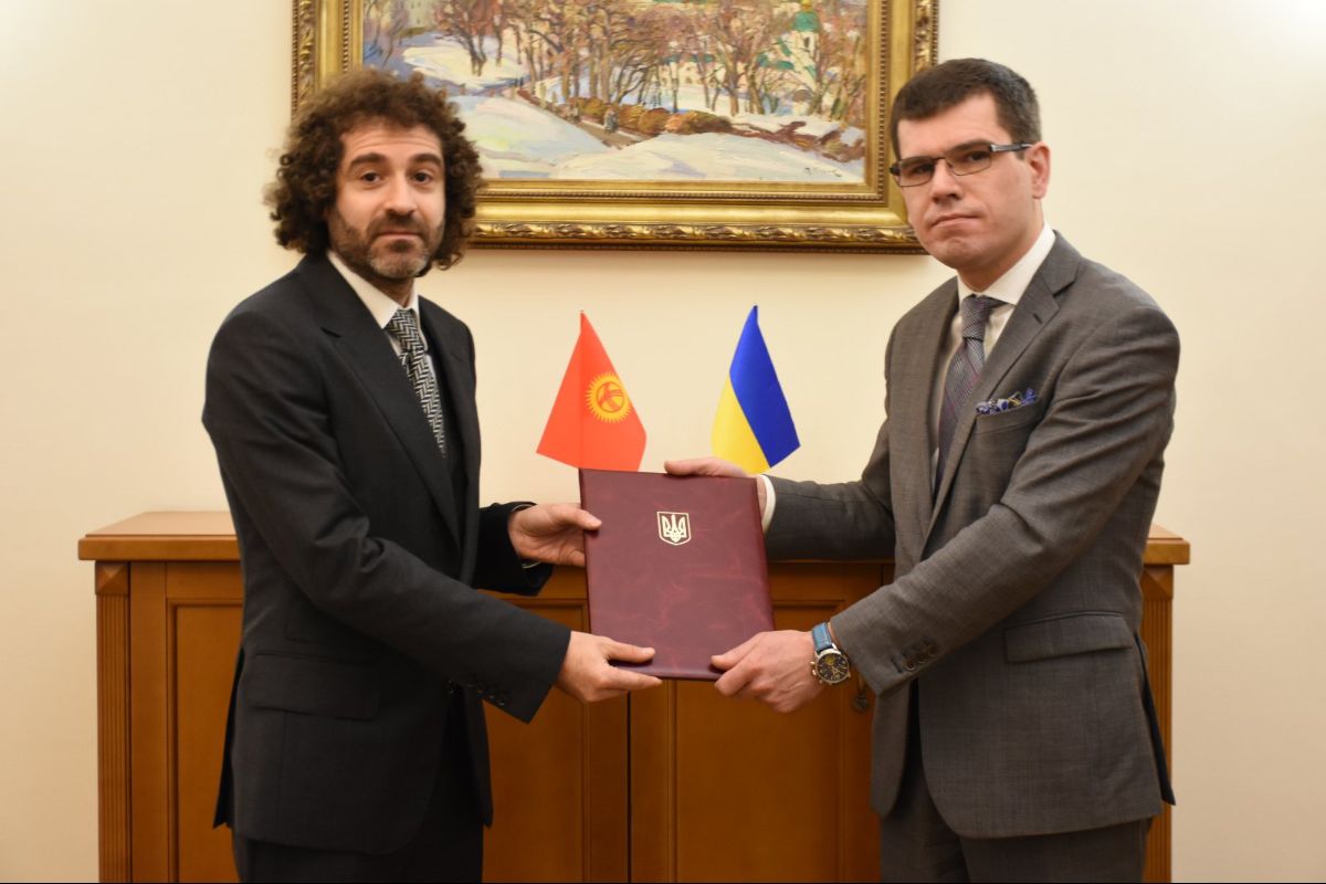 On November 30, 2021, at the Ministry of Foreign Affairs of Ukraine took place the official presentation of the consular exequatur to the newly appointed Honorary Consul of the Kyrgyz Republic in the city of Kharkiv, with a consular district including Kharkiv, Dnipropetrovsk, Sumy and Poltava regions, Vadim Tumanyan.