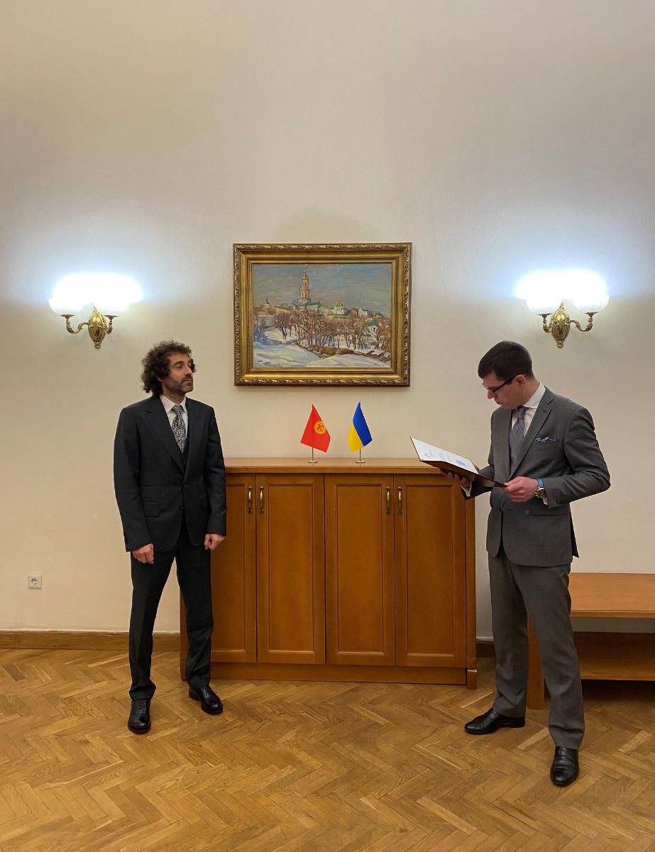 On November 30, 2021, at the Ministry of Foreign Affairs of Ukraine took place the official presentation of the consular exequatur to the newly appointed Honorary Consul of the Kyrgyz Republic in the city of Kharkiv, with a consular district including Kharkiv, Dnipropetrovsk, Sumy and Poltava regions, Vadim Tumanyan.