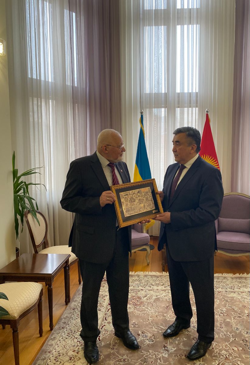 On January 31, 2022, the Academic Council of the Kyiv National University of Construction and Architecture awarded the Ambassador Extraordinary and Plenipotentiary of the Kyrgyz Republic Zhusupbek Sharipov the title of 