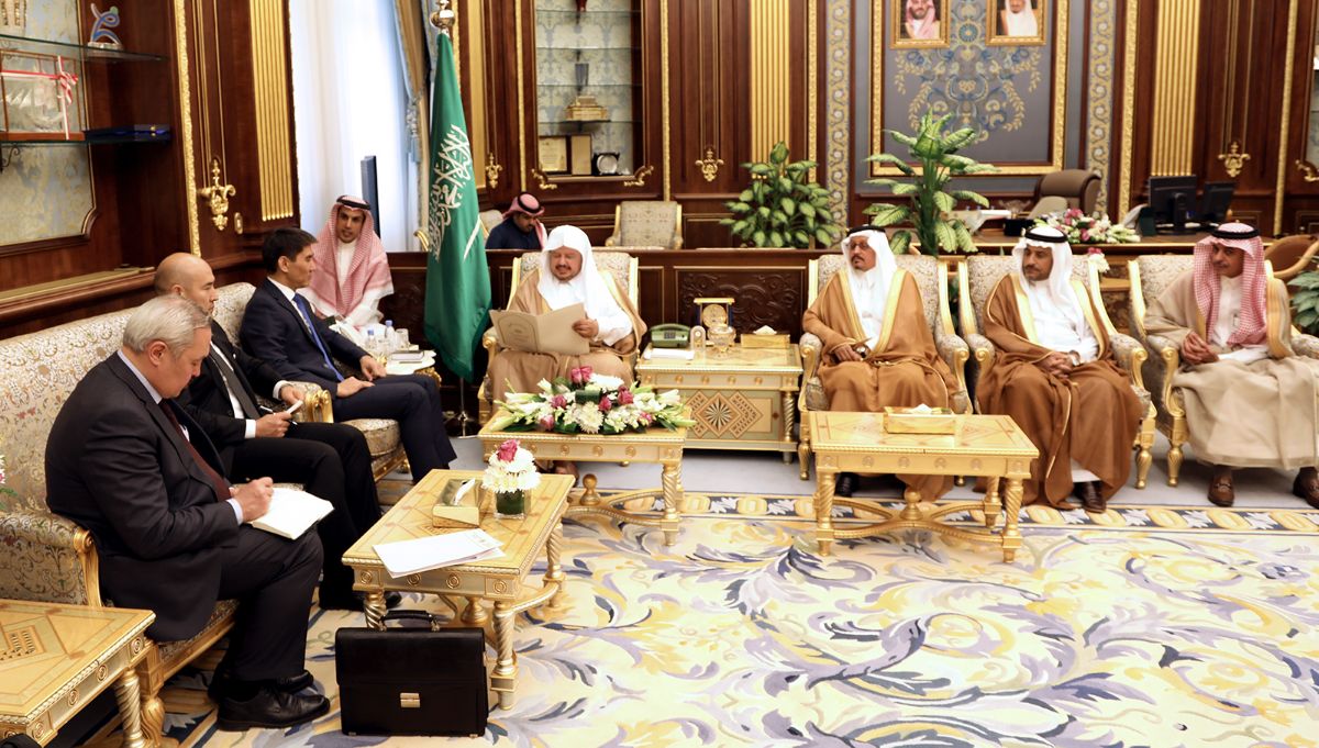 Состоялась встреча Министра иностранных дел КР Ч.Айдарбекова с Председателем Маджлиса Аш-Шураа Саудовской Аравии доктором Абдаллой бин Мухаммад Аль Аш-Шейхом