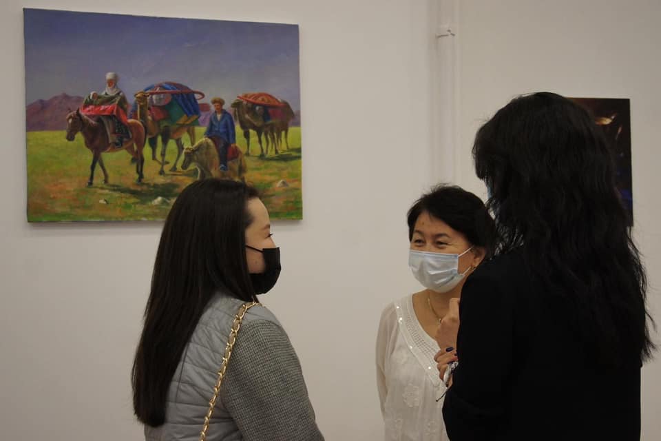 В Будапеште состоялось открытие выставки работ кыргызских художников Азиза Сулайманова и Садыка Мурзаханова.