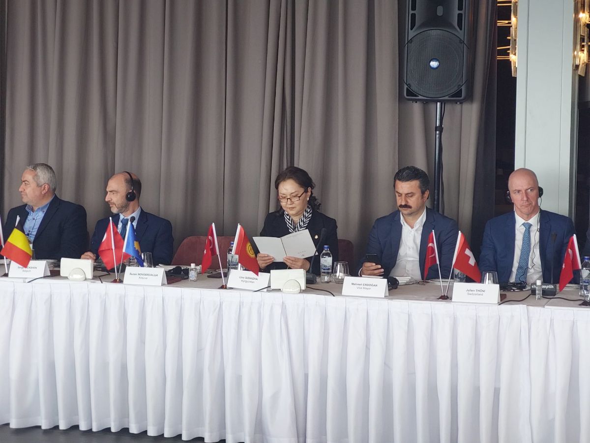 Сегодня, 29 марта 2022 г., состоялась встреча мэра муниципалитета «Бейоглу» г. Стамбул Хайдар Али Йылдыза с дипломатическим корпусом г. Стамбул, на которой приняла участие Генеральный консул Л. Сыдыкова.