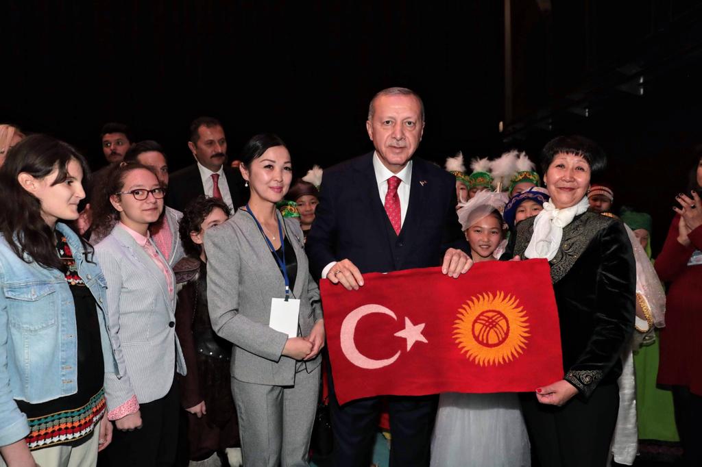 2019-жылдын 23-апрелинде Анкара шаарында Түркиянын Президенти Р.Т.Эрдогандын катышуусу менен Эгемендик жана Балдар күнүн майрамдоого арналган 41-эл аралык балдар фестивалынын Гала программасы болуп ѳттү