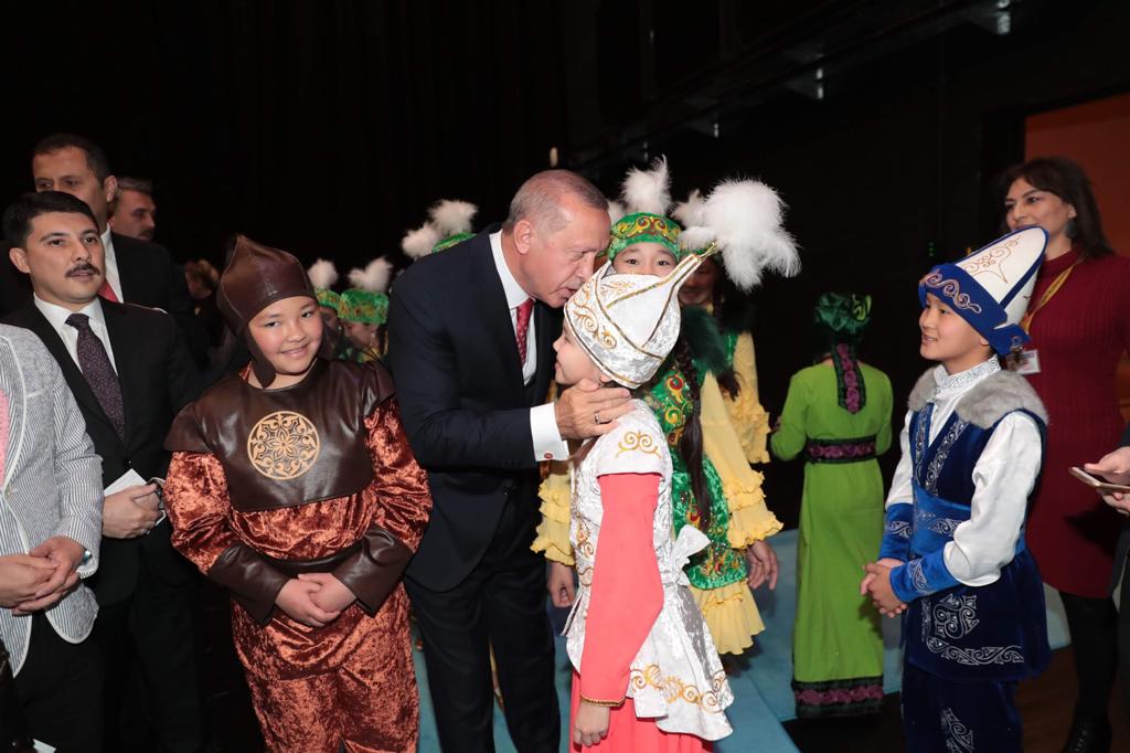 Türkiye Cumhuriyeti Cumhurbaşkanı Recep Tayyip Erdoğan'ın katılımıyla  Uluslal Egemenlik ve Çocuk Bayramı'na adanmış 41. Uluslararası Çocuk Festivali'nin gala programı Ankara'da düzenlendi.