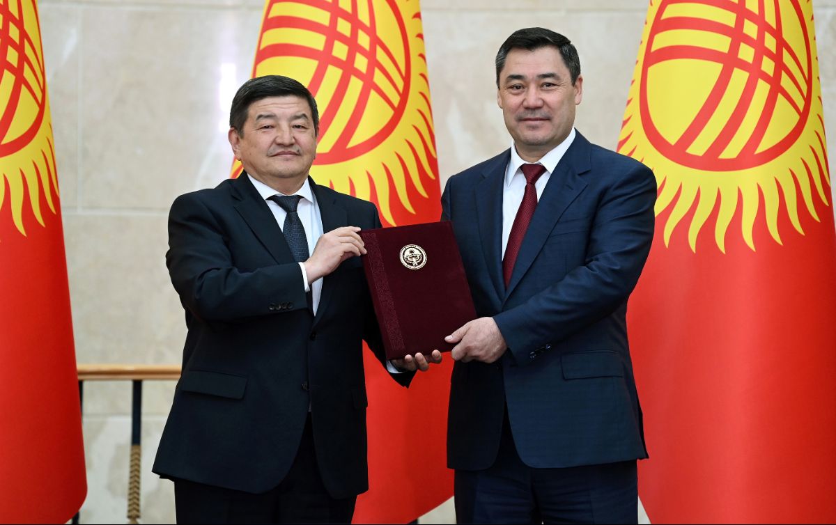 Президент Кыргызской Республики Садыр Жапаров сегодня, 4 апреля, объявил о подписании соглашения между Кабинетом Министров и компанией «Центерра Голд Инк.», разрешающего разногласия по управлению «Кумтор Голд Компани» (КГК).