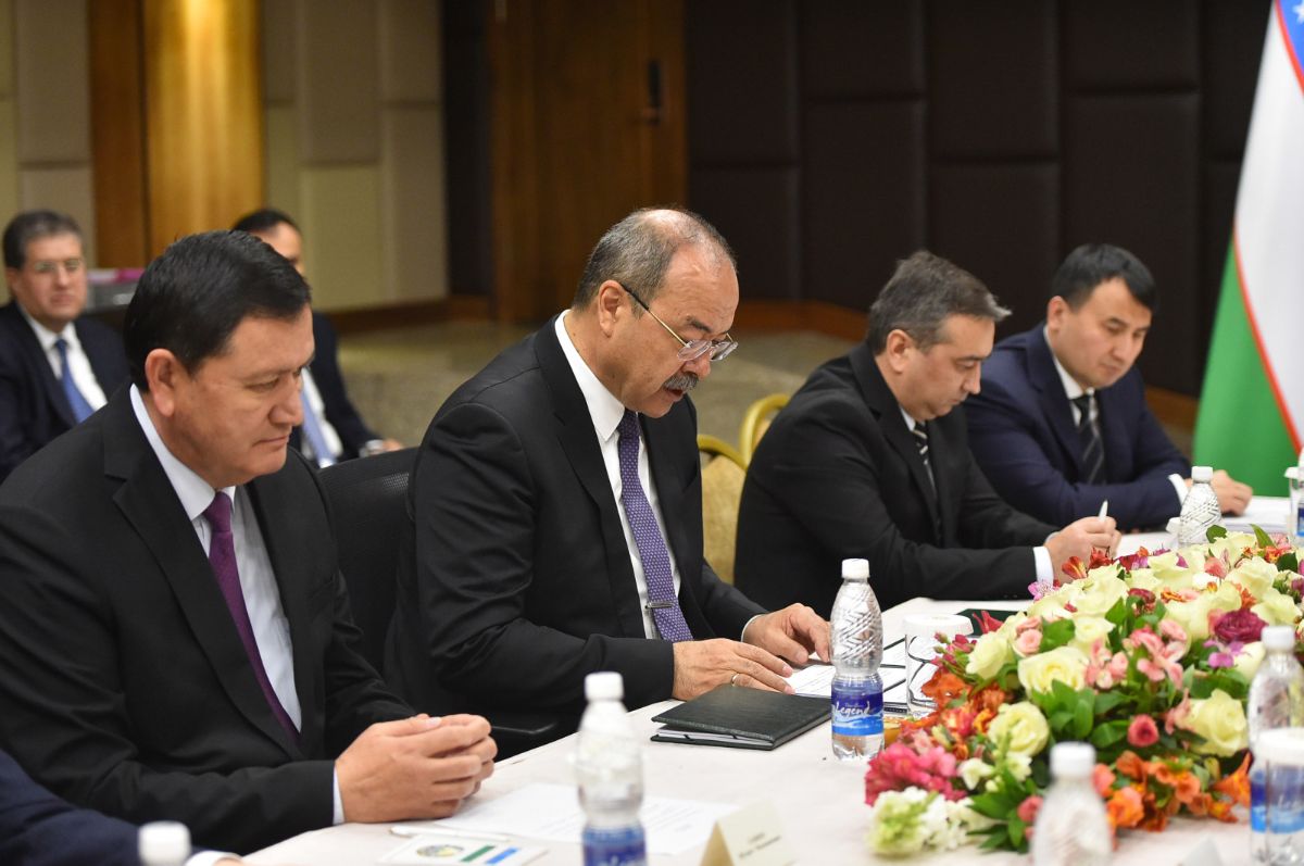 Председатель Кабинета Министров Кыргызской Республики Акылбек Жапаров и Премьер-министр Республики Узбекистан Абдулла Арипов обсудили состояние и перспективы двустороннего сотрудничества.