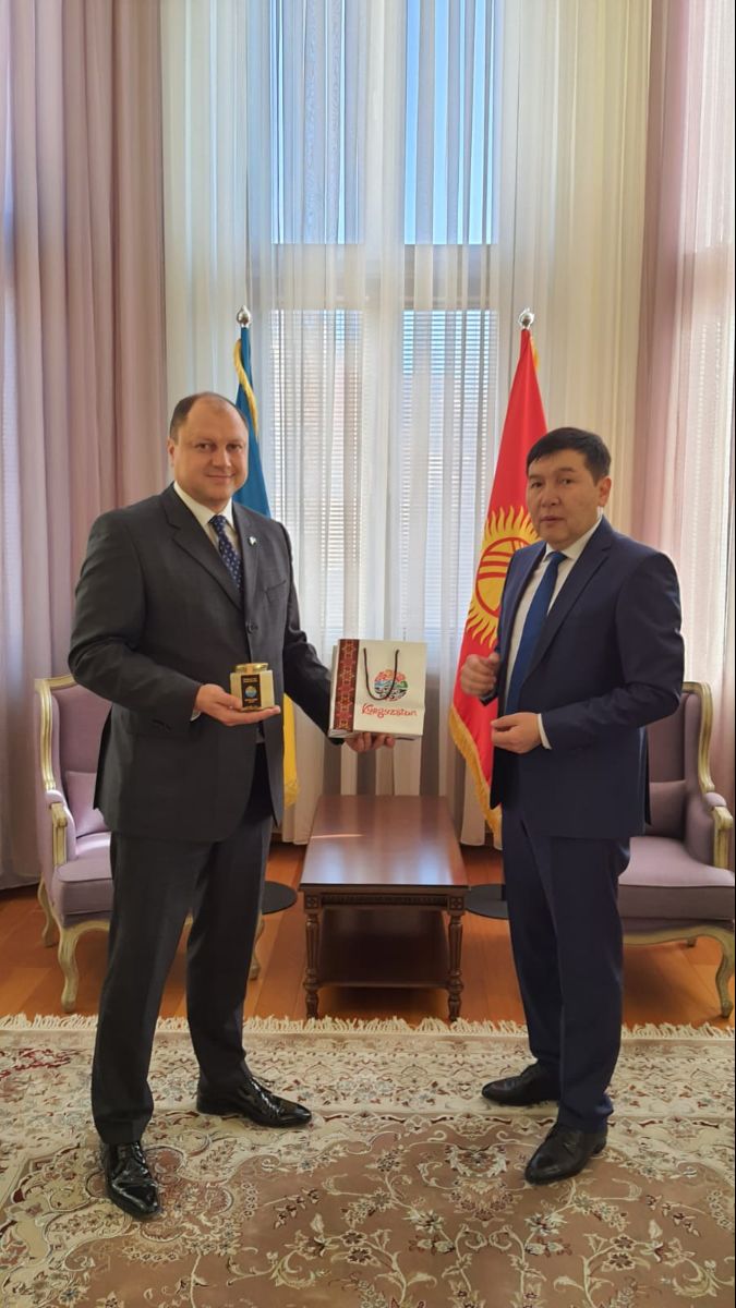On February 14, 2022, Ambassador Extraordinary and Plenipotentiary of the Kyrgyz Republic to Ukraine Idris Kadyrkulov met with the director of the Ukrainian company ELIXIR O. Vosilenko, which produces more than 600 pharmaceutical and cosmeceutical products under the ELIXIR trademark.