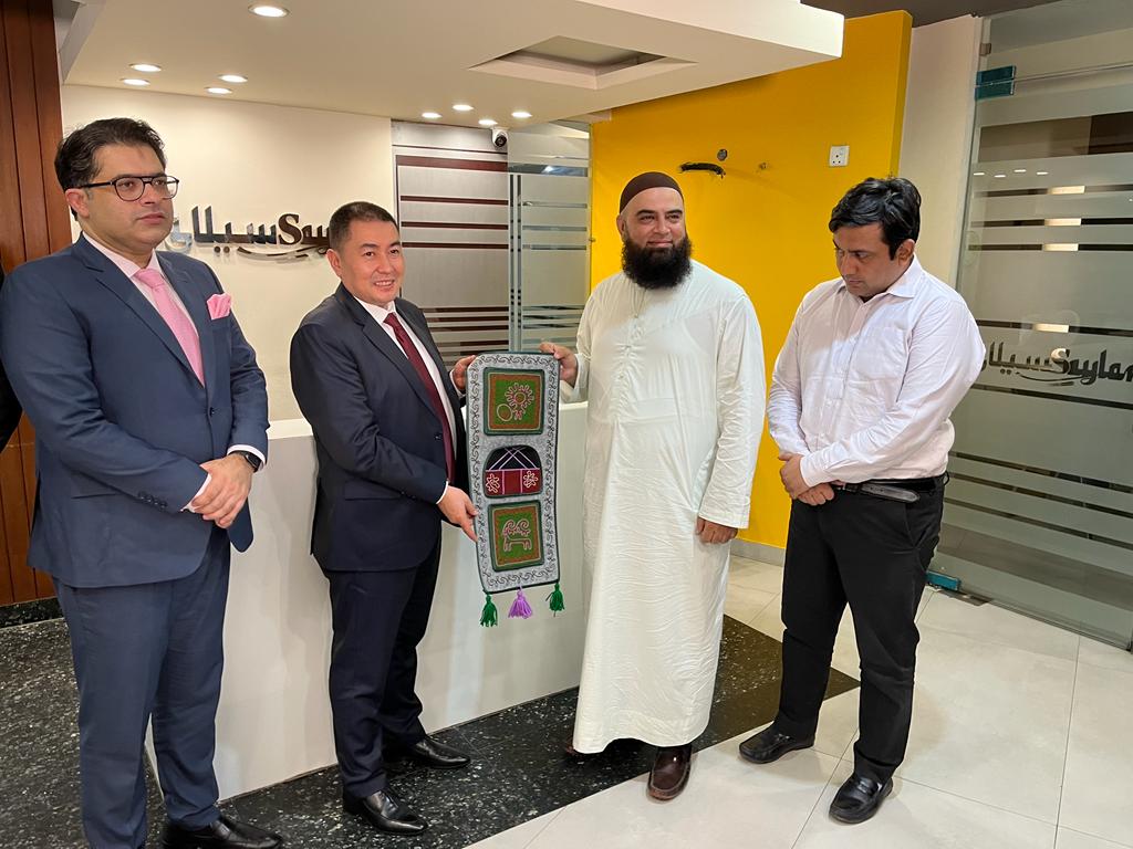 The Ambassador Extraordinary and Plenipotentiary of the Kyrgyz Republic to the Islamic Republic of Pakistan Ulanbek Totuiaev met with the Senior Vice President of the Federation of Pakistan Chambers of Commerce and Industry Suleman Chawla and its honorary members.