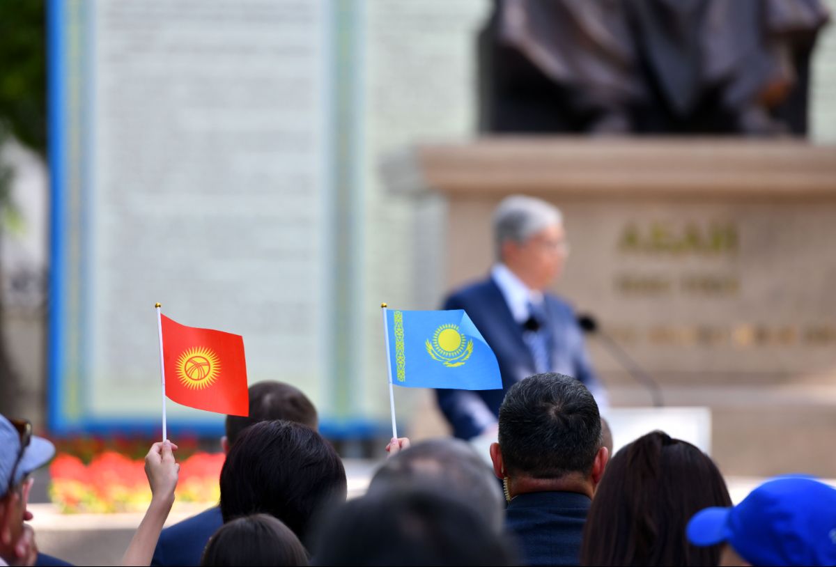 В Бишкеке открыт памятник казахскому поэту и писателю Абаю Кунанбай уулу