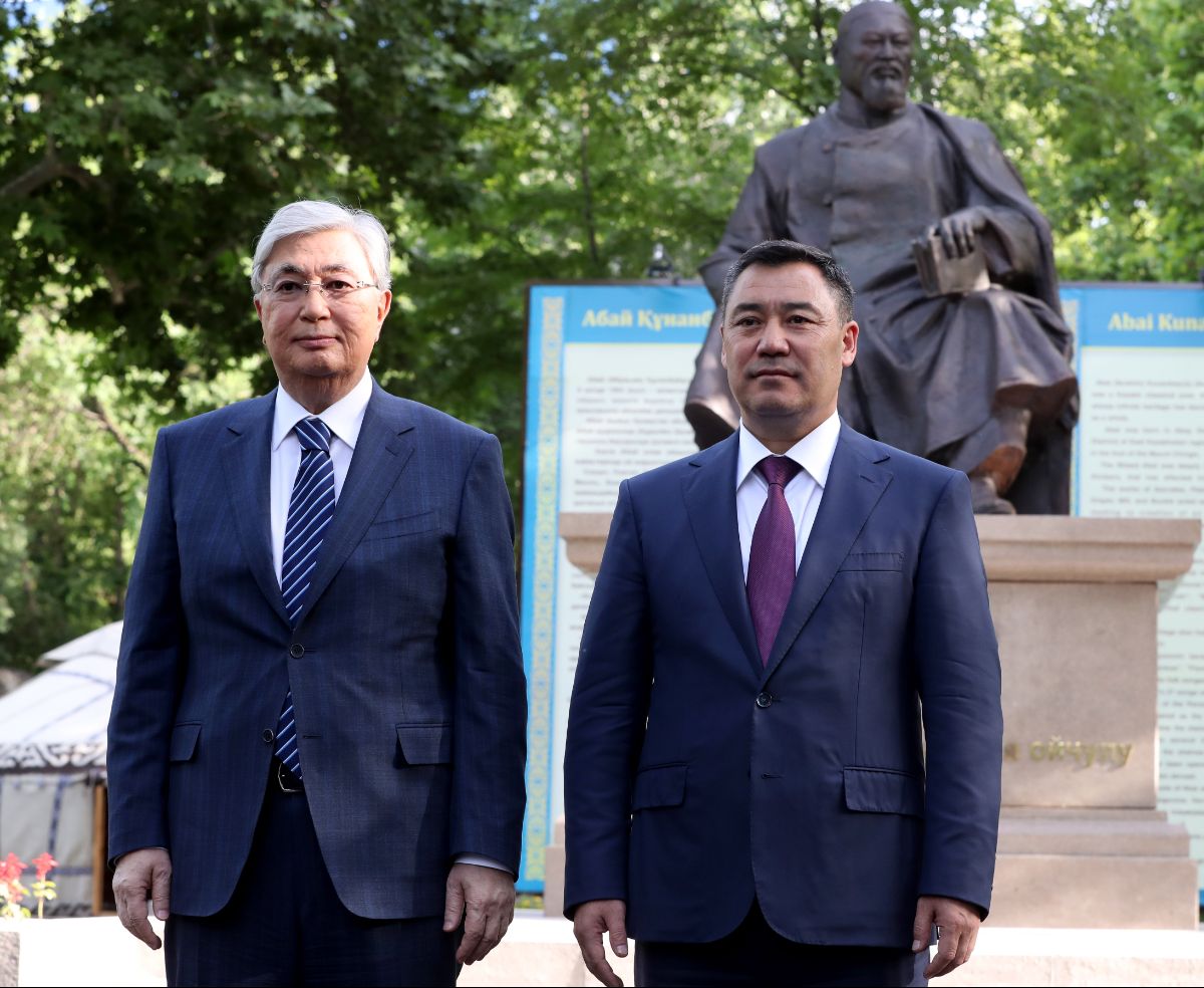 В Бишкеке открыт памятник казахскому поэту и писателю Абаю Кунанбай уулу