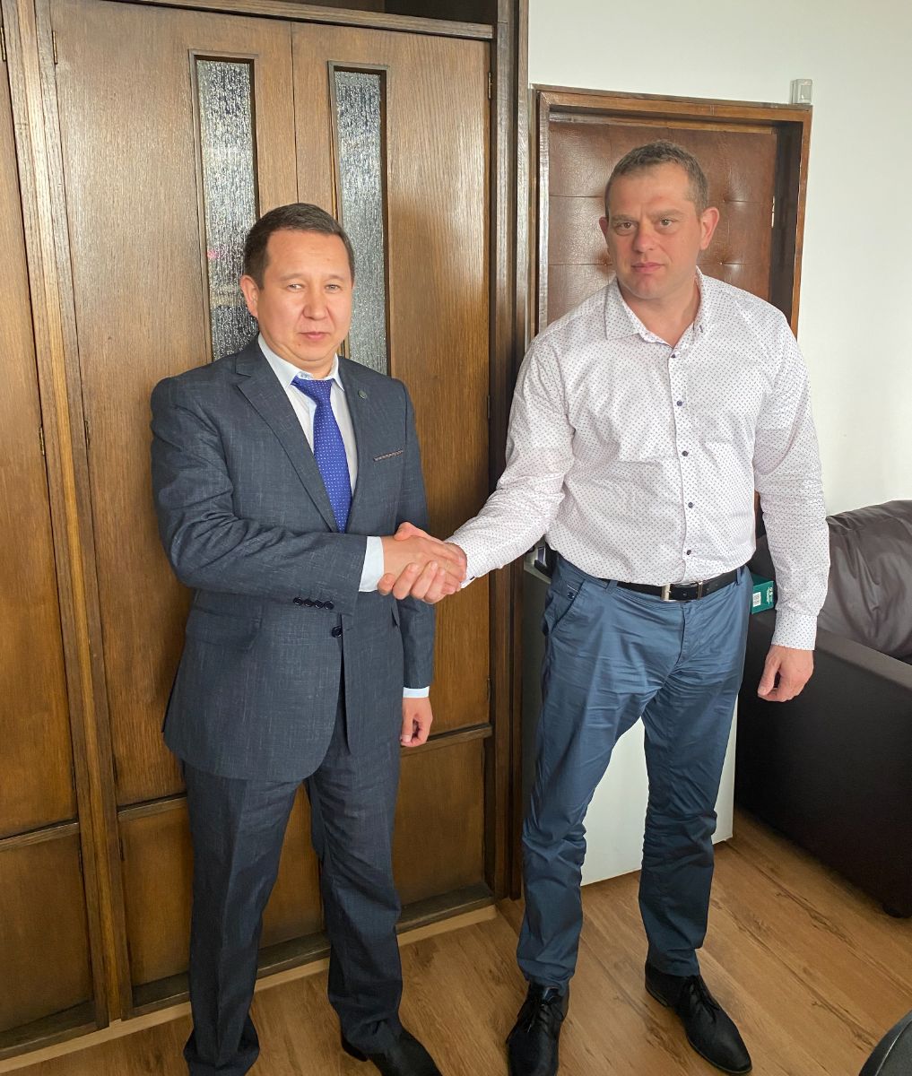 On May 31, 2022, the Embassy of the Kyrgyz Republic in the Republic of Bulgaria with a residence in the city of Kyiv met with the Head of the Department of the Directorate of Eastern Europe and Central Asia of the Ministry of Foreign Affairs of Bulgaria P. Georgiev and the Head of the Department of Visa Policy of the Directorate of Consular Service I. Motev.