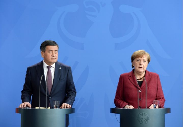 Глава государства выразил благодарность Ангеле Меркель за приглашение посетить Германию с официальным визитом. 