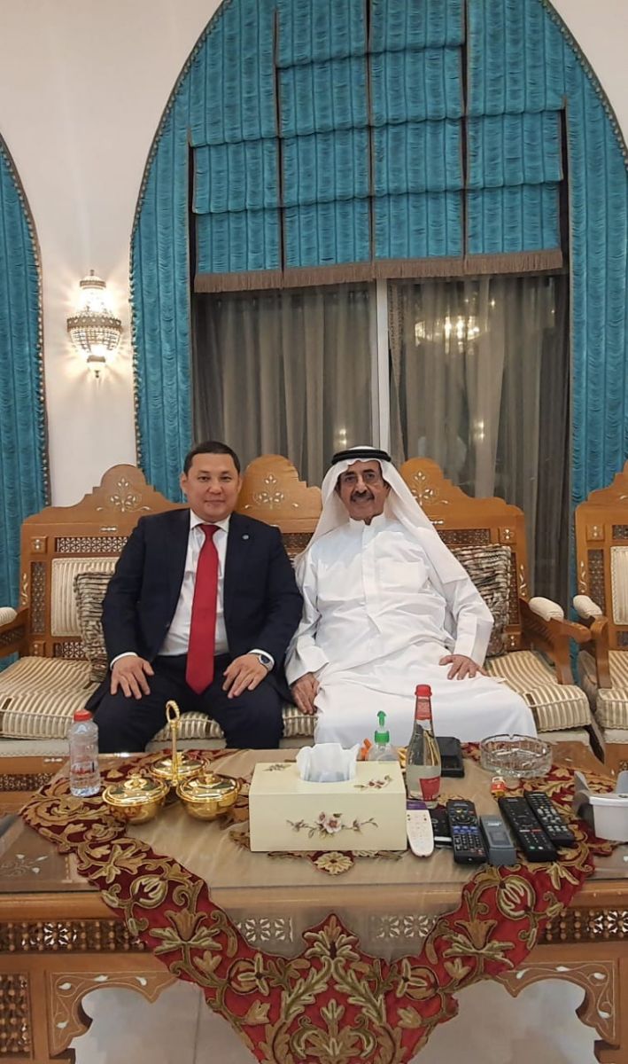 Во время плодотворной встречи были обсуждены перспективы развития двусторонних отношений и пути укрепления сотрудничества между Кыргызской Республикой  и Объединенными Арабскими Эмиратами.