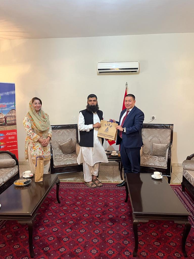 The Ambassador Extraordinary and Plenipotentiary of the Kyrgyz Republic to the Islamic Republic of Pakistan H.E. Mr. Ulanbek Totuiaev met with Mr. Shahid Qureshi, the Rector of the “GIFT” University (Gujranwala, Islamic Republic of Pakistan).