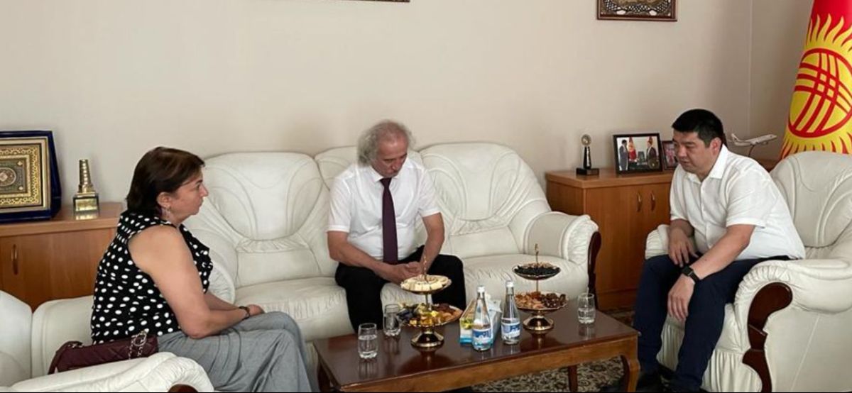 28 июня 2022 года в Посольстве Кыргызской Республики в Республике Узбекистан состоялась встреча Посла М.Джаманбаева с Председателем Творческого союза художников Узбекистана Ибрагимом Валиходжаевым.