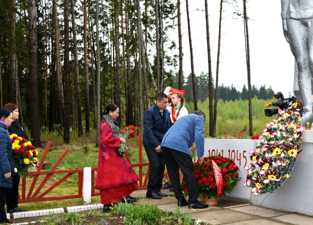 Посещение братской могилы в деревне Щекотово Дрибинского района Могилевской области Республики Беларусь