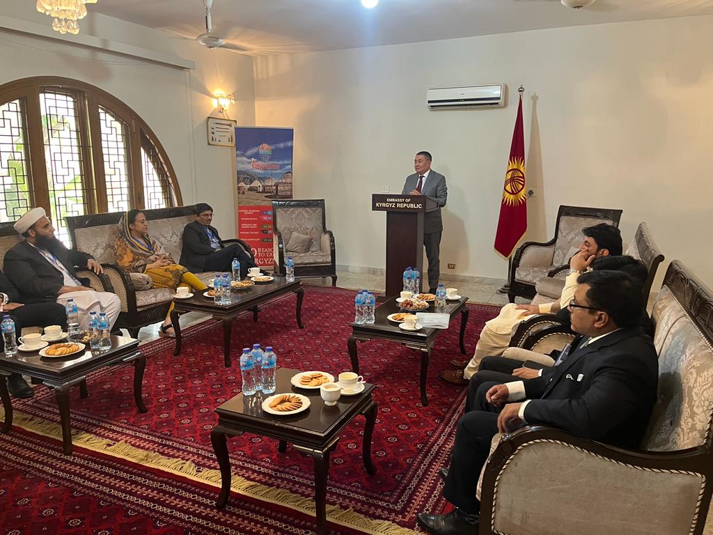 About the interactive session on topic: “Actual issues and prospects of Kyrgyz-Pakistani relations” was held with the participation of the Ambassador Extraordinary and Plenipotentiary of the Kyrgyz Republic to the Islamic Republic of Pakistan Ulanbek Totuiaev, as well as the representatives of the scientific, business circles and young diplomats of the host country.