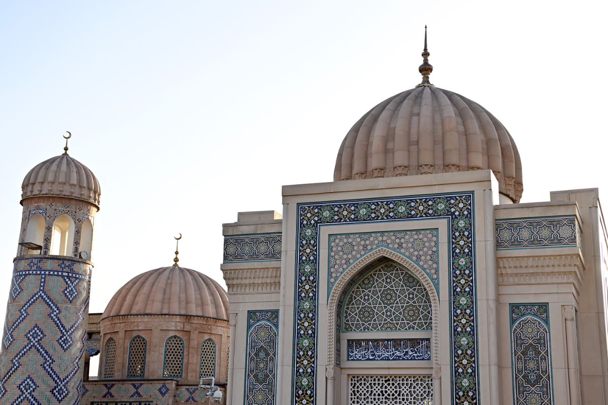 Президент Садыр Жапаров Өзбекстандын биринчи Президенти Ислам Каримовдун элесин эскерди