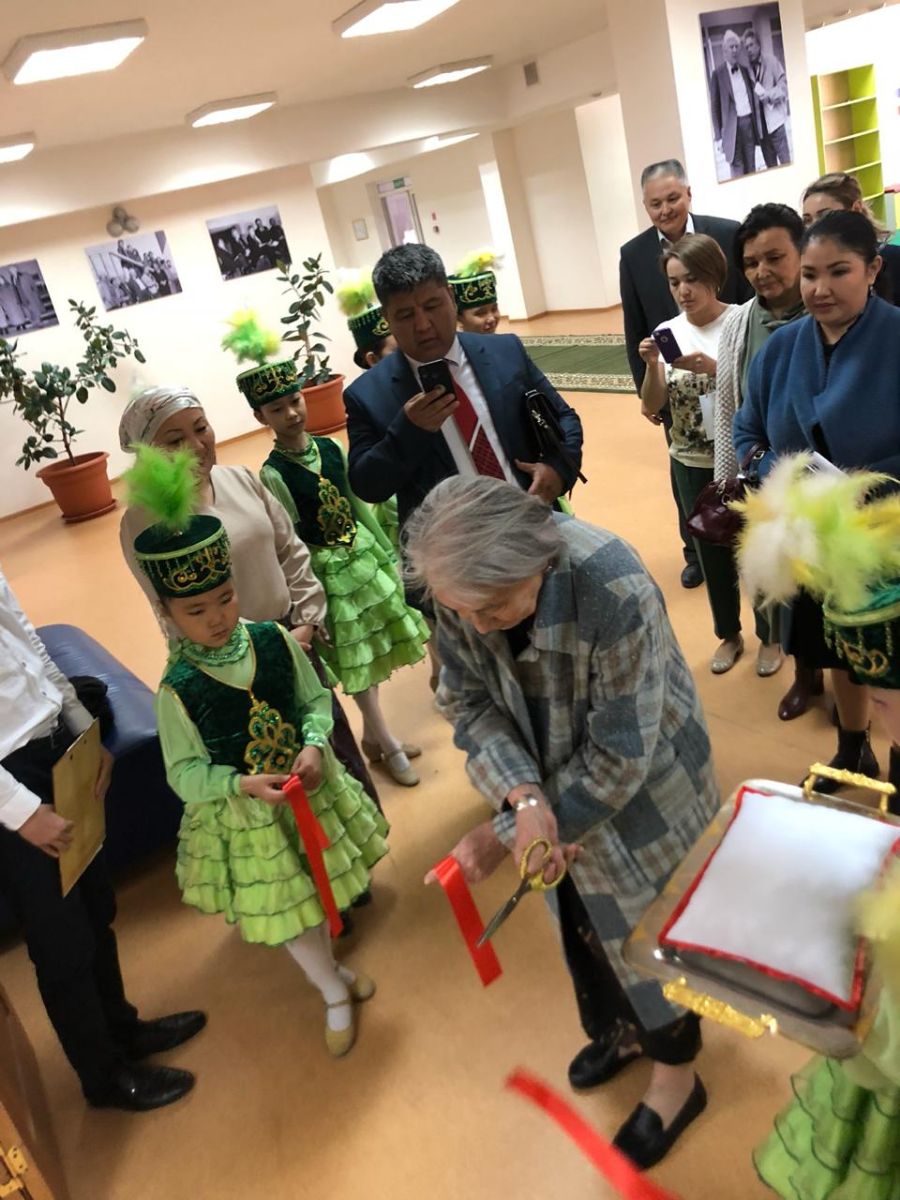 On May 15, 2019, Ambassador Extraordinary and Plenipotentiary of the Kyrgyz Republic to the Republic of Kazakhstan Zh.Kulubaev took part in a round table and at the opening of the exhibition “Meeting of mountains and steppes”, dedicated to the 90th anniversary of the People’s Writer of Kyrgyzstan and Kazakhstan, Ch. Aytmatov, organized by the Public Association “Kyrgyzstan- Astana ”with the support of the akimat of the Nur-Sultan city and the Assembly of the People of Kazakhstan.