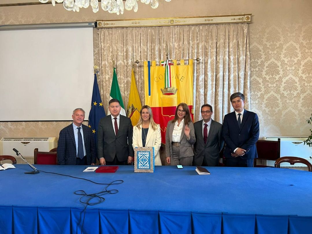 The Ministry of Foreign Affairs of the Kyrgyz Republic and the Embassy of the Kyrgyz Republic to Italy, with the assistance of the Association of Light Industry Enterprises of the Kyrgyz Republic “Legprom”, the Association of Fashion and Textiles of the Kyrgyz Republic, organized a business mission to Naples and the region of Campania, from November 2 to 5, 2022.
