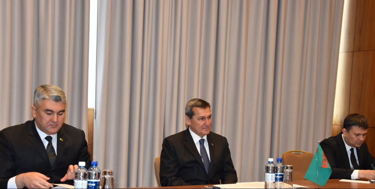Министр иностранных дел КР Жээнбек Кулубаев встретился с Заместителем Председателя Кабинета Министров, министром иностранных дел Туркменистана Рашидом Мередовым