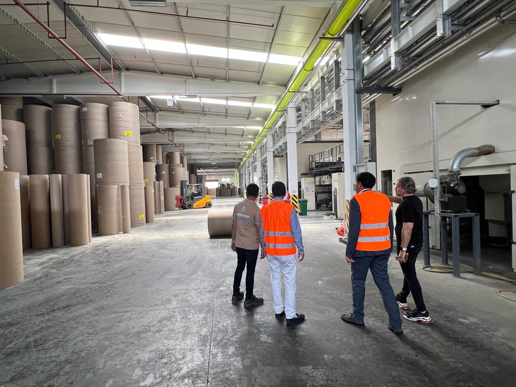 14 июня т.г. Генеральный консул Рустам Кошонов посетил ряд крупных промышленных предприятий г.Анталья по производству бумажно-картонных изделий «Ankutsan», питьевой бутилированной воды «Ceysu» и по переработке древесины «Naswood».
