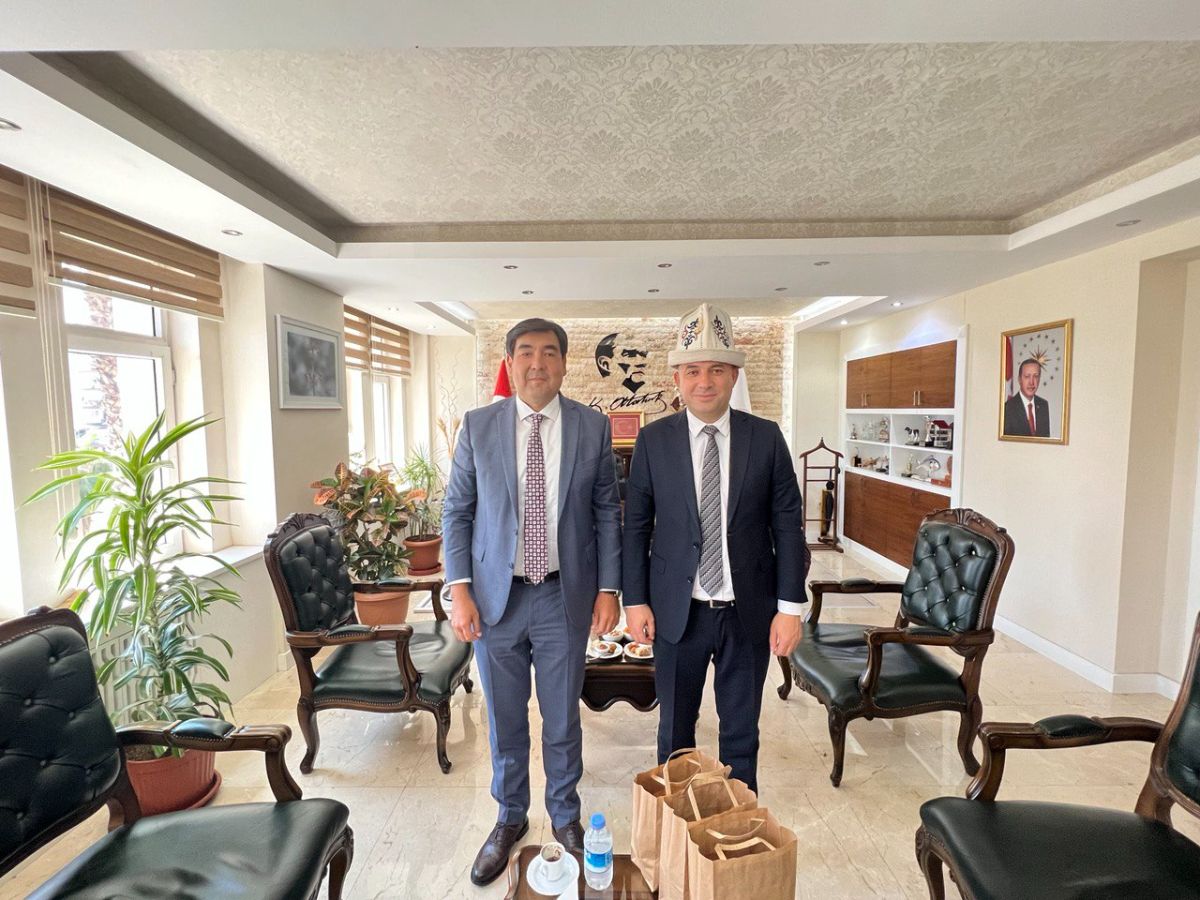 Сегодня Генеральный консул Рустам Кошонов встретился с Главой дирекции сельского и лесного хозяйства Анталийской области г-ном Гокханом Караджа.