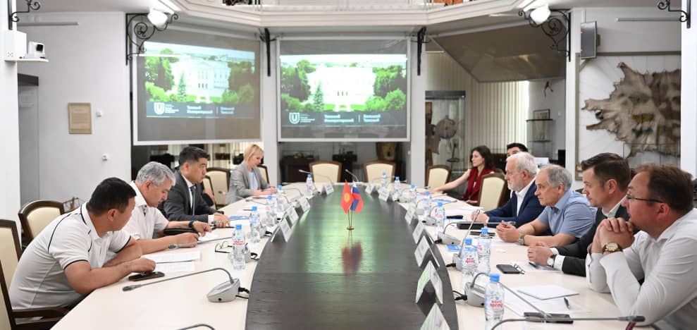 Генеральный консул КР в г. Новосибирске Айбек Айдарбеков посетил высшие учебные заведения г. Томск, в которых обучаются студенты-граждане КР
