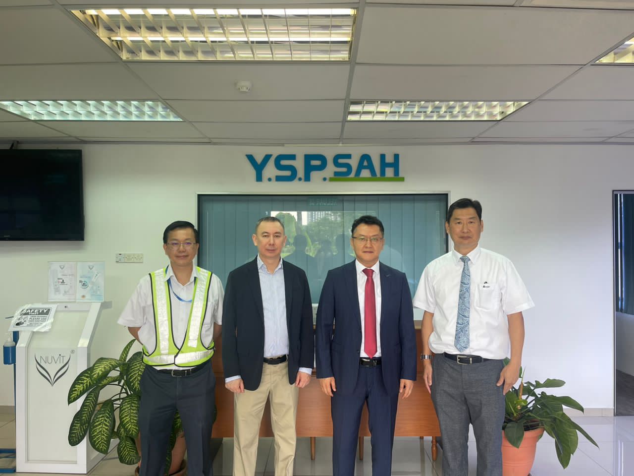 9 августа 2023 года Чрезвычайный и Полномочный Посол Кыргызской Республики в Малайзии Алтынбек Жумаев посетил завод по производству лекарств Y.S.P. Industries (M) SDN. BHD.