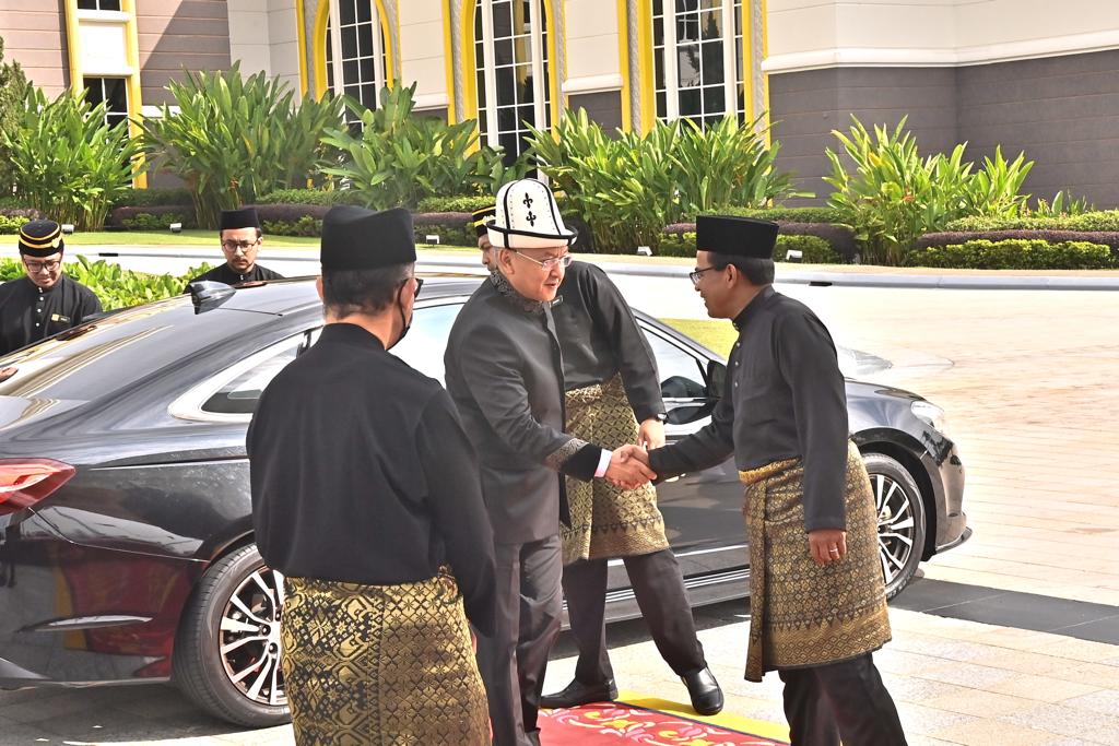 On August 17, 2023, the official ceremony of presenting the credentials of Altynbek Zhumaev, Ambassador Extraordinary and Plenipotentiary of the Kyrgyz Republic to Malaysia, took place at the «Istana Negara» Royal Palace.
