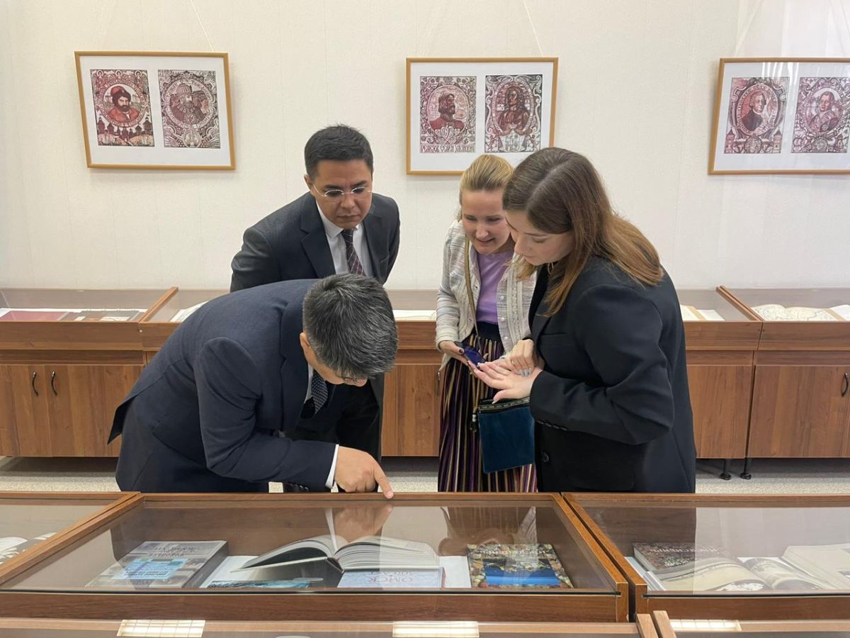 On September 28, 2023, the Consul General of the Kyrgyz Republic in Novosibirsk A.Aidarbekov visited the State Public Scientific and Technical Library of the Siberian Branch of the Russian Academy of Sciences (SPSTL SB RAS) and held a meeting with the director of the library I.Lizunova.