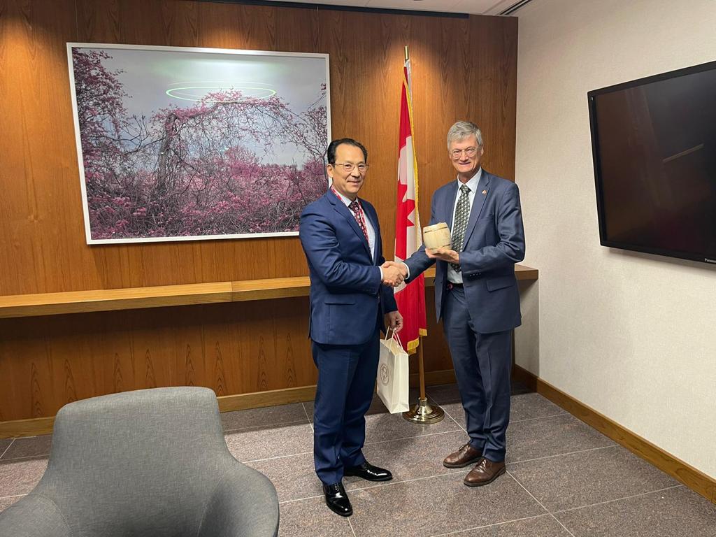 Чрезвычайный и Полномочный Посол Кыргызской Республики в Канаде Б.Аманбаев встретился с руководством МИД Канады