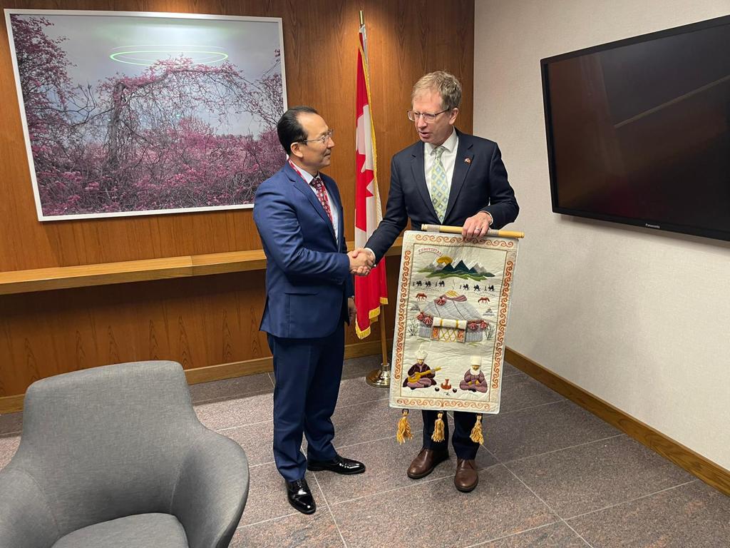 Чрезвычайный и Полномочный Посол Кыргызской Республики в Канаде Б.Аманбаев встретился с руководством МИД Канады